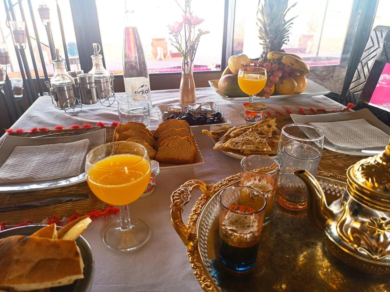 Merzouga Traditional Luxury Camp Екстериор снимка